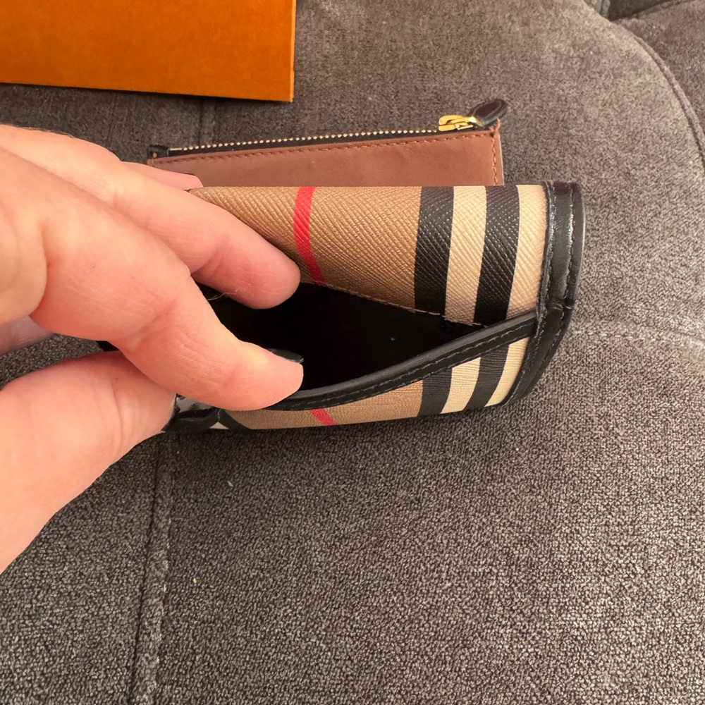100% authentic Burberry wallet - Picture 5 of 5